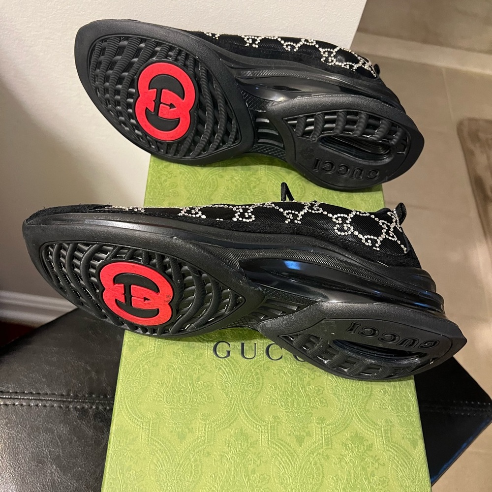 Gucci Women's Black Sneakers with White Pattern - Picture 5 of 5